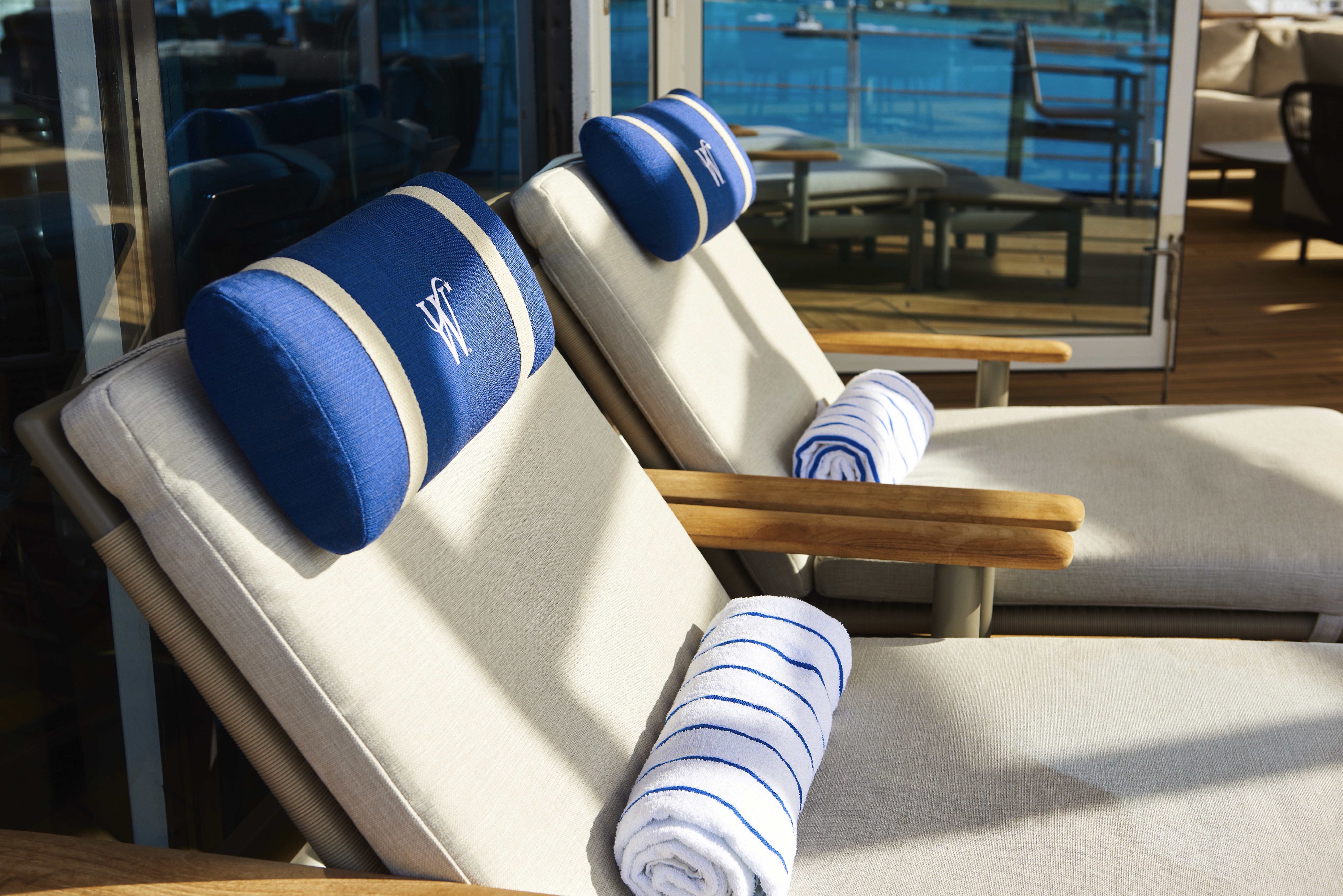 Wind Surf - Pool Deck & Bar